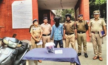 CHANDIGARH POLICE ARRESTED SNATCHER, RECOVERED SIX MOBILE PHONES AND ONE ACTIVA