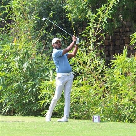 MANU GANDAS TAKES BIG STEP TOWARDS TITLE DEFENCE ON MOVING DAY, EXTENDS LEAD TO SIX SHOTS