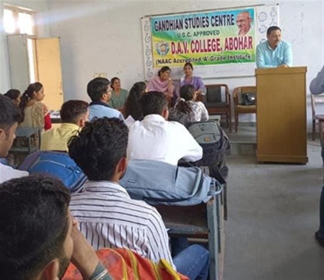 डीएवी कॉलेज में प्रतियोगिताओ का आयोजन