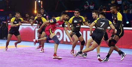 BHARAT AND NEERAJ NARWAL LEAD BENGALURU BULLS TO BIG WIN