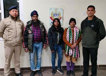 दिल्ली से भागी हुई लड़की को कुल्लू पुलिस ने किया परिजनों के हवाले