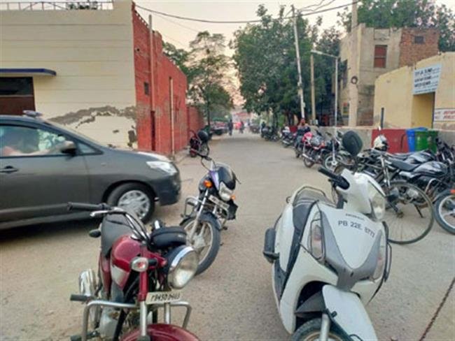 अबोहर तहसील कम्पलैक्स में बिगड़ी ट्रैफिक व्यवस्था, लोग परेशान