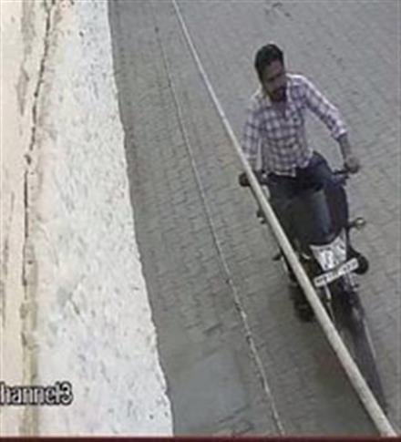 डॉ संदीप वाट्स के क्लीनिक के बाहर से अध्यापक का मोटरसाइकिल चोरी