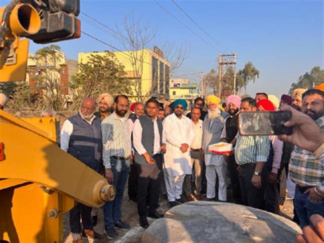 शुरू हुआ खस्ता हालत बरवाला रोड का काम