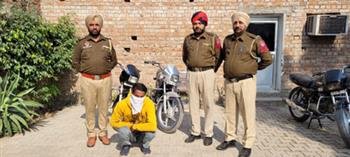 चोरी की मोटरसाइकिलों के साथ एक व्यक्ति गिरफ्तार