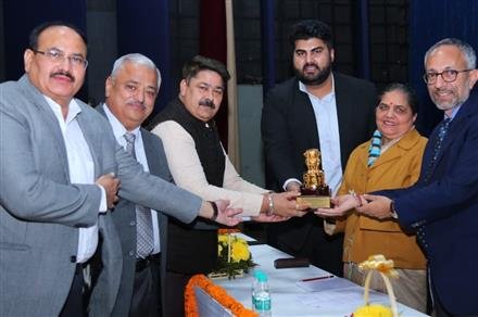 ENROLLMENT CERTIFICATES DISTRIBUTED TO NEW LAWYERS