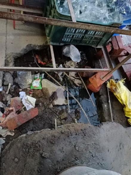 लोहगढ़ क्षेत्र में ड्रेन पाइप ब्लॉक होने से लोग हो रहे परेशान