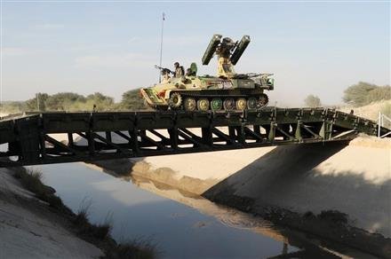 ARMY, IAF COMMANDERS WITNESS FIELD TRAIN EXERCISE OF DESERTS CORPS