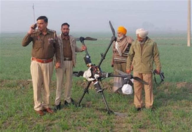 भारत-पाक सरहद पर हेरोइन तस्करी की बड़ी वारदात को किया नाकाम; 5.6 किलो हेरोइन, हेक्साकॉप्टर ड्रोन बरामद