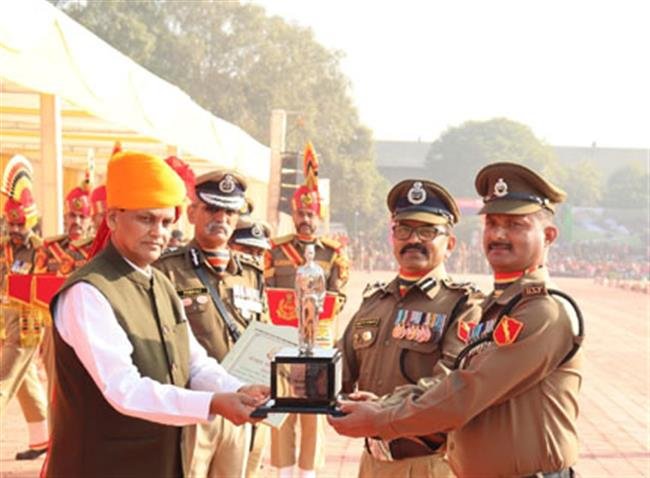 बीएसएफ की 66वीं बटालियन को गृहराज्यमंत्री ने जनरल चौधरी ट्राफी से सम्मानित किया
