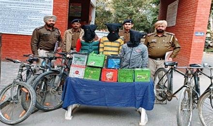 CHANDIGARH POLICE ARRESTED THREE ACCUSED OF STEELING BATTERIES FROM CARS