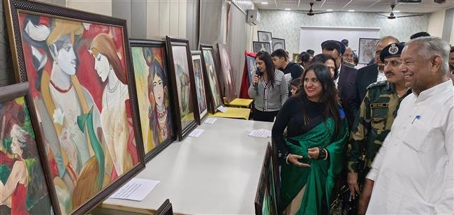 EXHIBITION OF DR. SAVITA LALGARHIA’S PAINTINGS WINS APPRECIATION