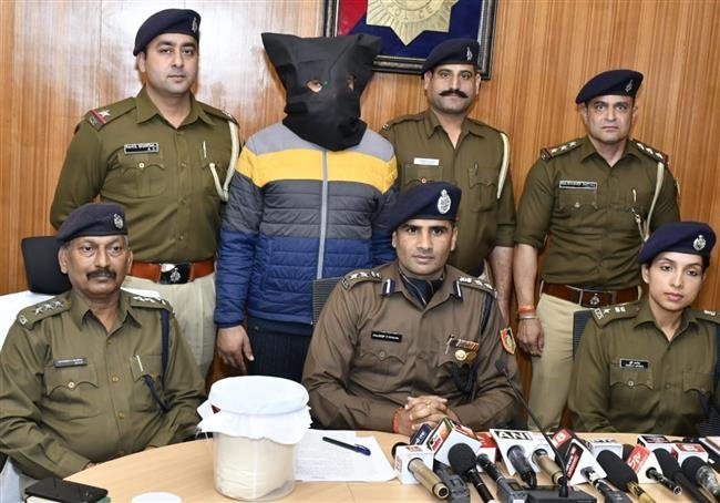 CHANDIGARH DISTT. CRIME CELL NABS ZIRAKPUR RESIDENT WITH HEROIN WORTH RS. TEN CRORES
