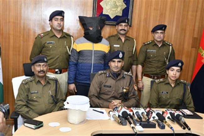 10 करोड़ की हेरोइन बरामद, पुलिस ने दबोचा