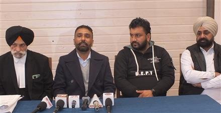 पुलिस प्रताड़ित एनआरआई ने की इंसाफ की मांग, इंस्टाग्राम के जरिए लड़की ने हनी ट्रैप करके इटली रहने वाले लड़के व उसके पिता से लूटे 30 लाख से ज़्यादा