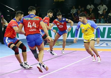 TAMIL THALAIVAS DEFEAT UP YODDHAS TO REACH SEMI-FINALS