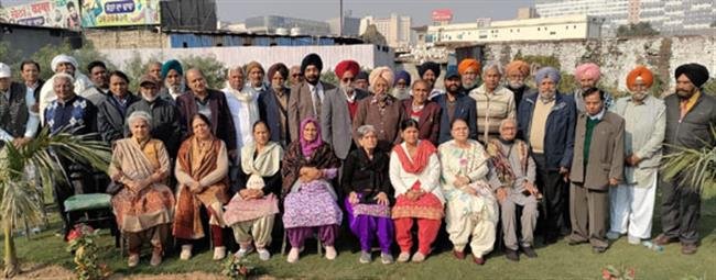 सीनियर सिटीजन फोरम की तरफ से किया गया पिकनिक का आयोजन