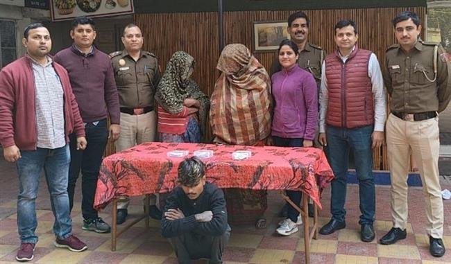 THREE NOTORIOUS MEMBERS INCLUDING TWO WOMEN OF “TARA GUJRATI GANG” NABBED BY THE STAFF OF PS KAROL BAGH, CENTRAL DISTRICT