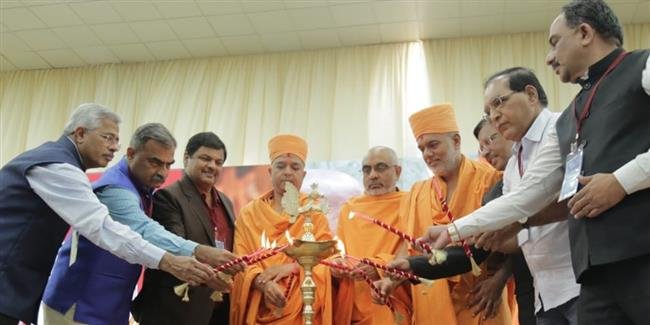 PRAMUKH SWAMI MAHARAJ FREED 40 LAKH PEOPLE FROM ADDICTION : BRAHMAVIHARI SWAMI