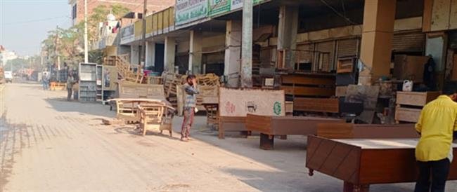 बलटाना फर्नीचर मार्किट के दुकानदारों ने सड़क पर किया कब्जा