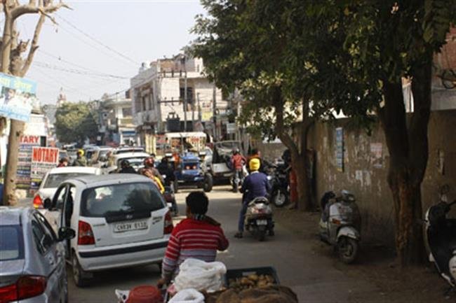 नगर काऊंसिल व थाने वाली सड़क पर लगने वाले जाम से लोग परेशान