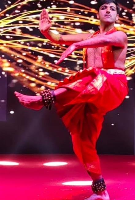 THE DANCING DENTIST PERFORMS AT PGIMER’S ZENITH 2022