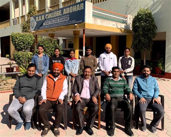 डीएवी कॉलेज अबोहर की छात्रा नेहा सोनी ने प्राप्त किया पीयू में पहला स्थान
