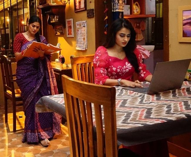 PUSHPA LEARNS COMPUTER FROM DAUGHTER-IN-LAW DEEPTI IN SONY SAB’S PUSHPA IMPOSSIBLE