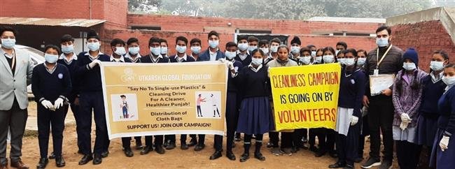 उत्कर्ष ग्लोबल फाउंडेशन ने सैक्टर 28 स्कूल के बच्चों को पोलिथिन के नुक्सान के बारे में अवगत करवाया