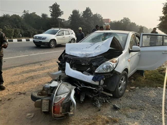 कार व एक्टिवा की आमने सामने टक्कर में बाप बेटे की मौत