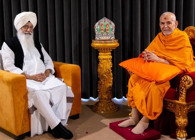 डेरा ब्यास के मुखिया गुरिन्द्र सिंह ढिल्लों प्रमुखस्वामी महाराज शताब्दी समारोह में हुए शामिल