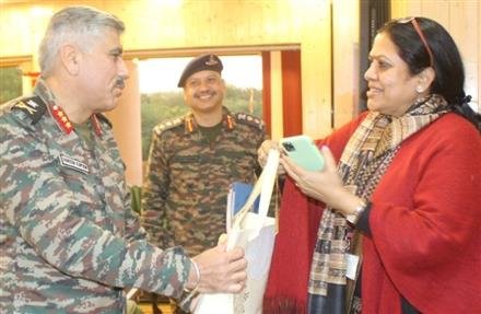FA (DS) RASIKACHAUBE VISITS AREA ACCOUNTS OFFICE