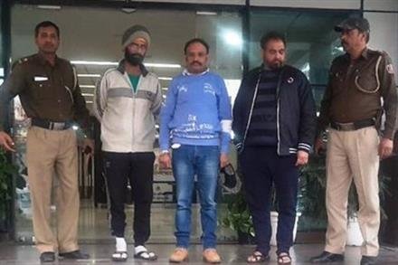 THREE AGENTS OF AN INTERNATIONAL IMMIGRATION RACKET  DUPING ON THE PRETEXT OF SENDING  FOREIGN SHORES, ARRESTED.