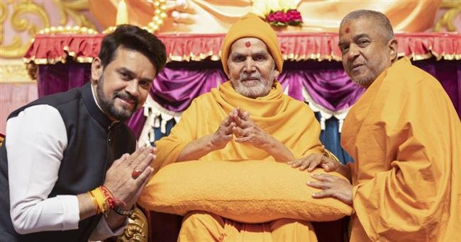 THAKUR LAUDS BAPS’S FOCUS ON SPIRITUALITY, SPIRIT OF VOLUNTEERISM