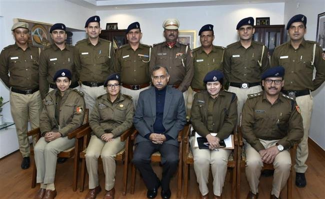 POLICE TEAM NABBED ROBBERS REWARDED