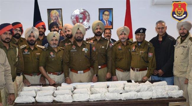 पंजाब पुलिस, केंद्रीय एजेंसियों और बीएसएफ के सांझे ऑपरेशन में फाजिल्का से 31 किलो हेरोइन सहित एक फ़ौजी जवान साथी सहित गिरफ्तार
