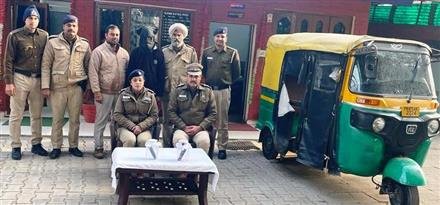 TEENAGER ARRESTED ON SNATCHING MOBILES, ONE AUTO RICKSHAW ALSO RECOVERED