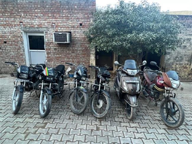 पुलिस ने मोटरसाइकिल चोर गिरोह को किया गिरफ्तार