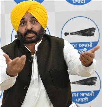 CM’S BEFITTING REPLY TO RAHUL GANDHI,SAYS POT IS CALLING KETTLE BLACK