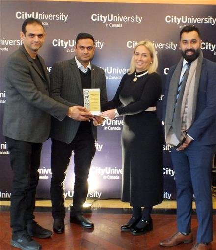 उत्तर भारत के बेस्ट परफॉर्मर्स को सिटी यूनिवर्सिटी कनाडा द्वारा किया गया सम्मानित