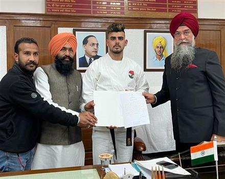 PUNJAB VIDHAN SABHA SPEAKER HONOURS EKAMVEER, KARANVEER