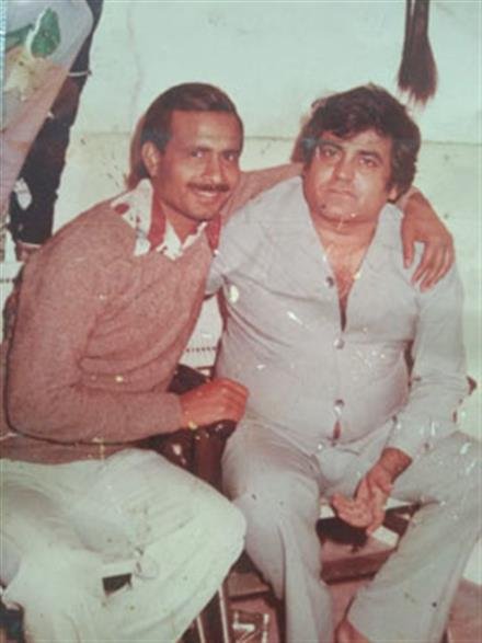 प्रसिद्ध भजन गायक नरेंद्र चंचल को किया याद