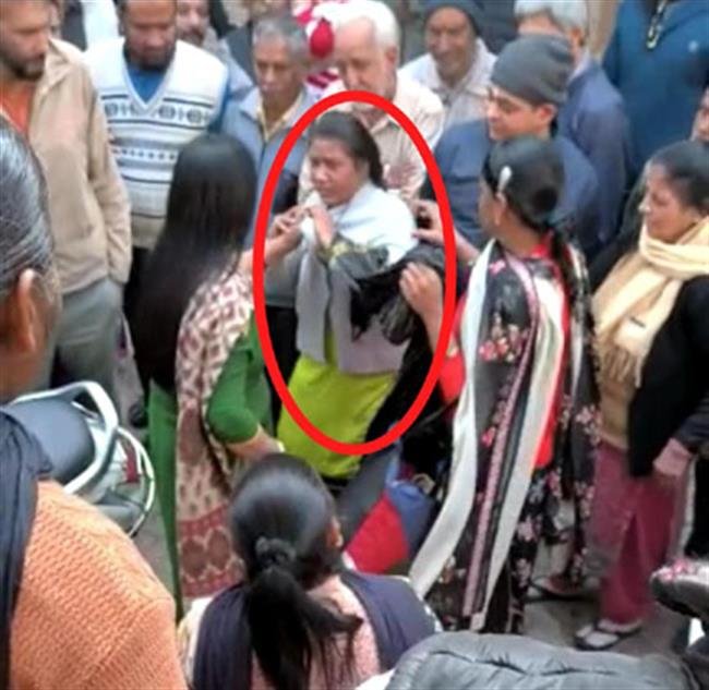 सुनार की दुकान से चोरी के आरोप में दो महिलाएं गिरफ्तार, एक फरार