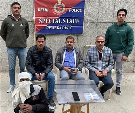 TO PAY HIS DEBTS ACCUSED TRIED TO EXTORT MONEY FROM HIS KNOWN, ARRESTED