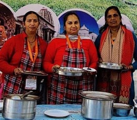 चंडीगढ़ के कलाग्राम में हिमाचल सरस मेले  में  चखिए हिमाचली स्वादिष्ट व्यंजन और करें खुल कर खरीदारी