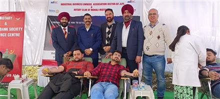 इंडस्ट्रियल बिजनेस ओनर्स एसोसिएशन सेक्टर 82 जेएलपीएल ने आयोजित किया रक्तदान शिविर