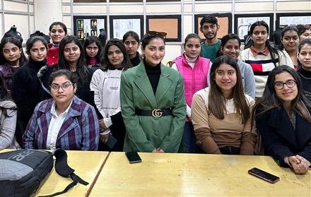 SOCIAL MEDIA MARKETING:  LECTURE SERIES ‘LEARN THE ROPES WITH ALUMNI’ HELD AT UIFT & VD