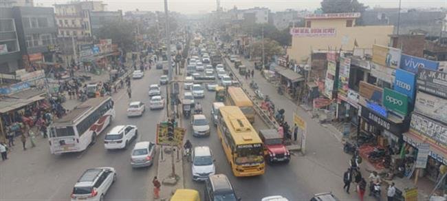 बढ़ती अव्यवस्थित पार्किंग की समस्या बन रही है लोगों के झगड़ो का कारण