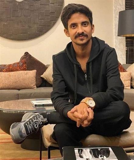 DELHI CYBER CRIME POLICE NABBED ACCUSED  ANUJ OJHA PORTRAYING HIMSELF AS DIRECTOR/PRODUCER   DEFRAUDED HUNDREDS OF YOUNGSTERS