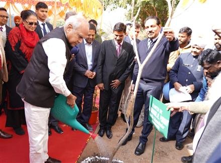 PUROHIT  EMPHASIZE BETTER EDUCATIONAL FACILITIES IN IT, LAID FOUNDATION STONE OF IT BLOCK OF PGGC